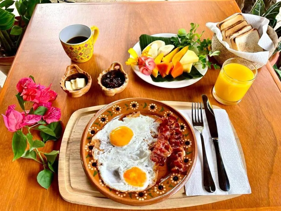Glamping Bunga Lotus 호텔 툴룸