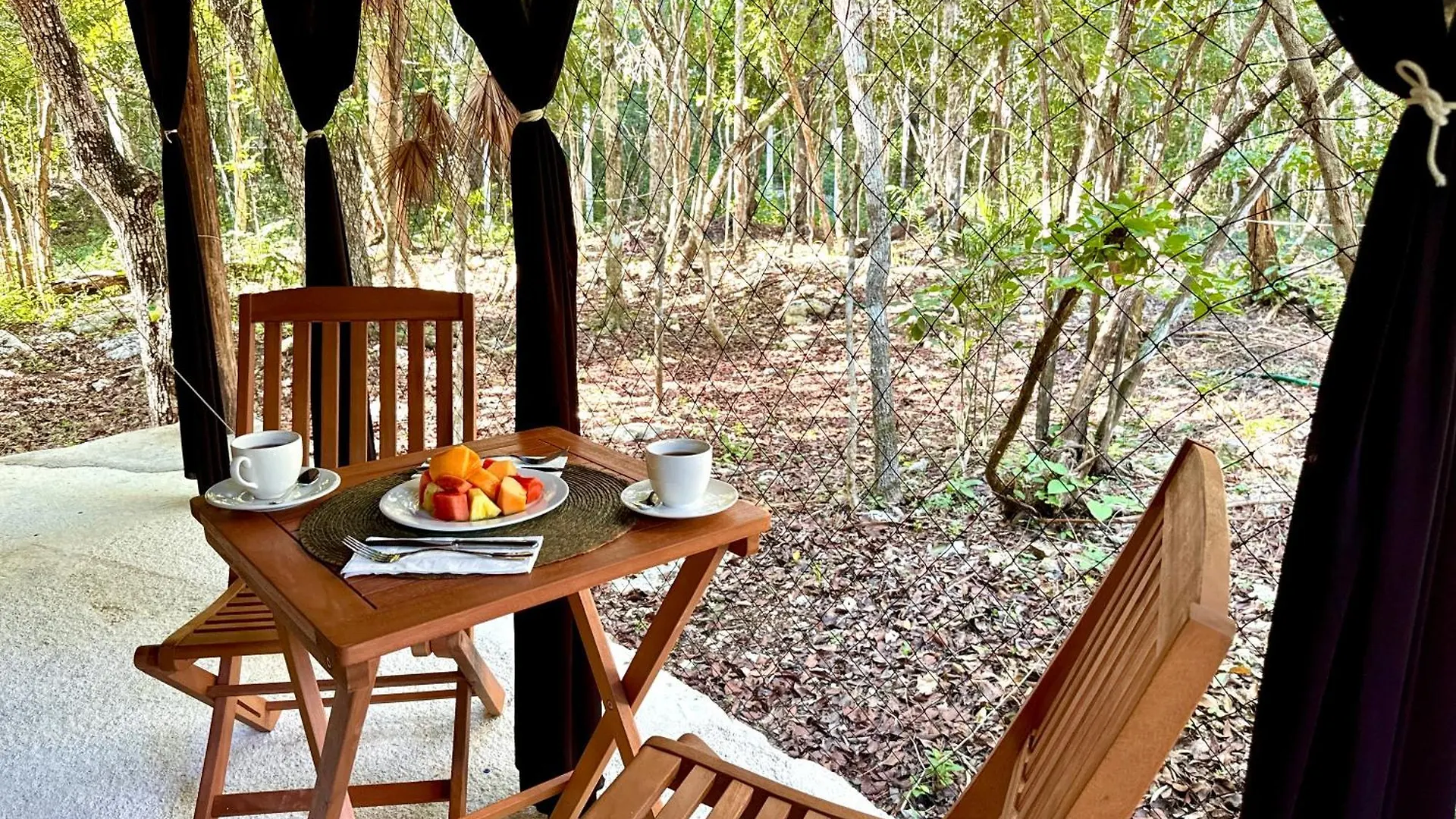 Glamping Bunga Lotus 호텔 툴룸 캠프장
